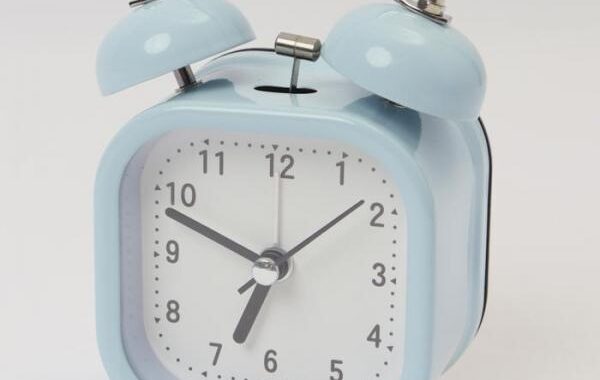 【 ブルー 】目覚まし時計 pmylock35目覚まし時計 ベル 正方形 通販 アナログ時計 アナログ めざまし時計 目覚まし 時計 アラームクロック アラーム クロック 置時計 置き時計 めざまし ダブルベル ツインベル サイレント 金属 金属ベル